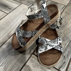 Pierre Dumas Black and White Platform Sandals